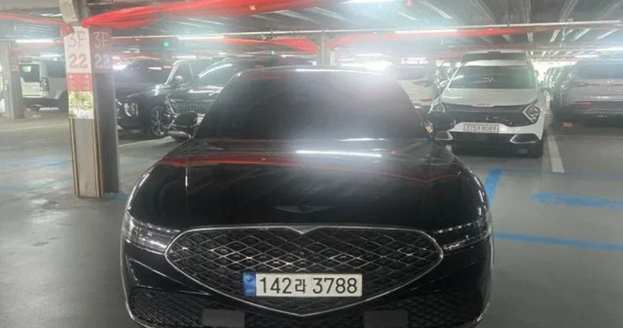 Genesis G90 