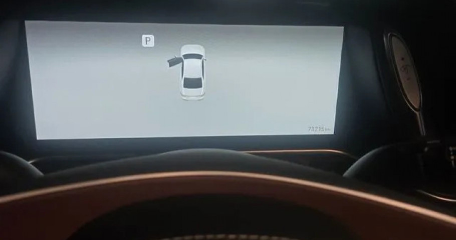 Genesis G90 
