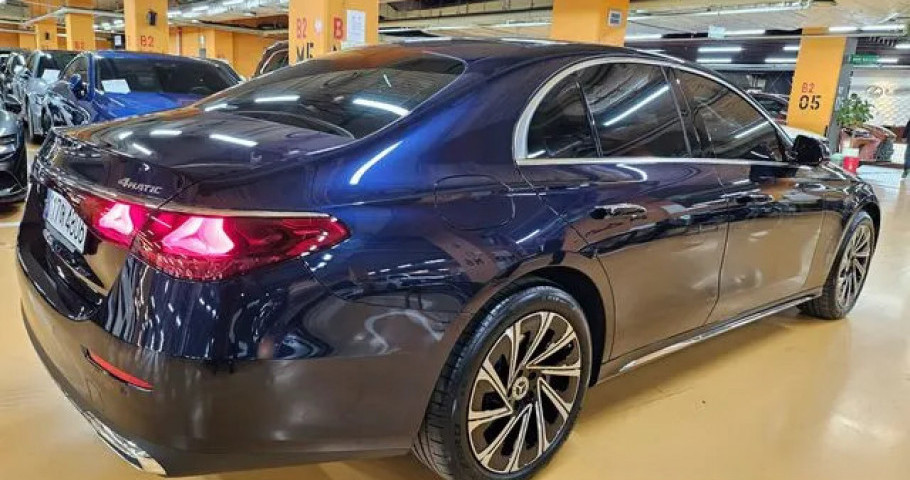Mercedes-Benz E-Class 