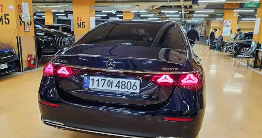 Mercedes-Benz E-Class 