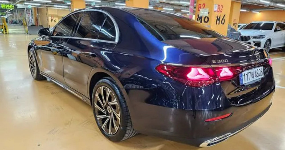 Mercedes-Benz E-Class 