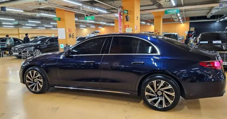 Mercedes-Benz E-Class 