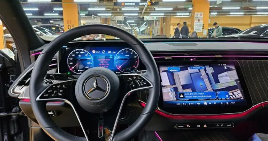 Mercedes-Benz E-Class 