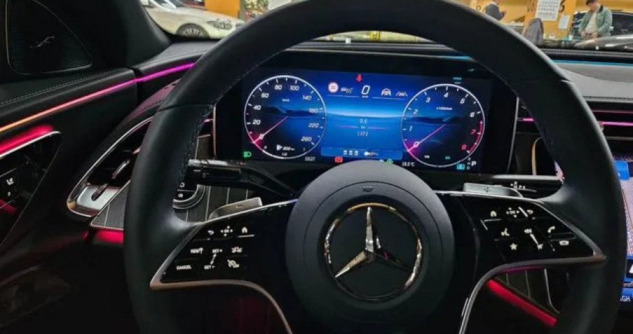 Mercedes-Benz E-Class 