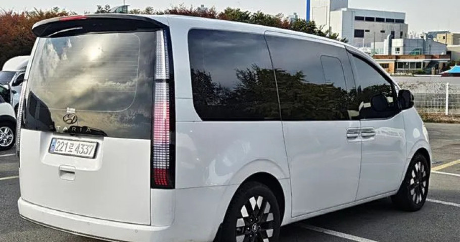 Hyundai Staria 