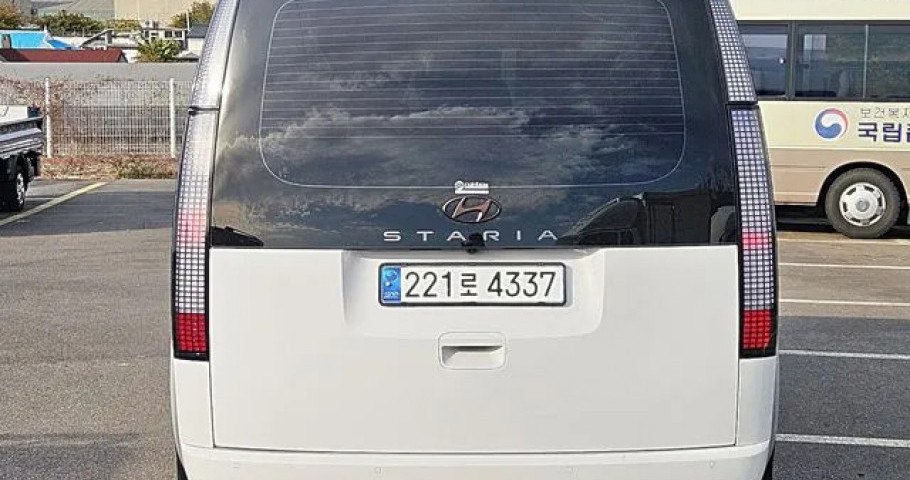 Hyundai Staria 