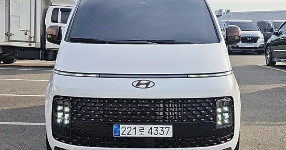Hyundai Staria 