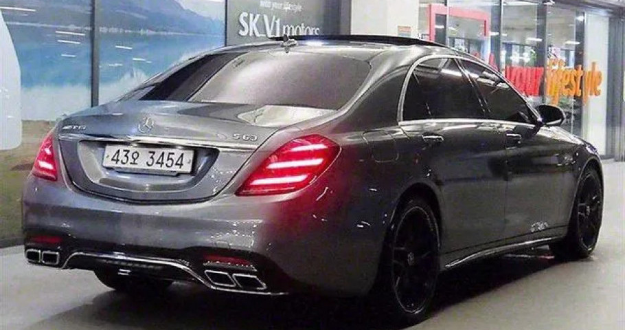 Mercedes-Benz S-Class 