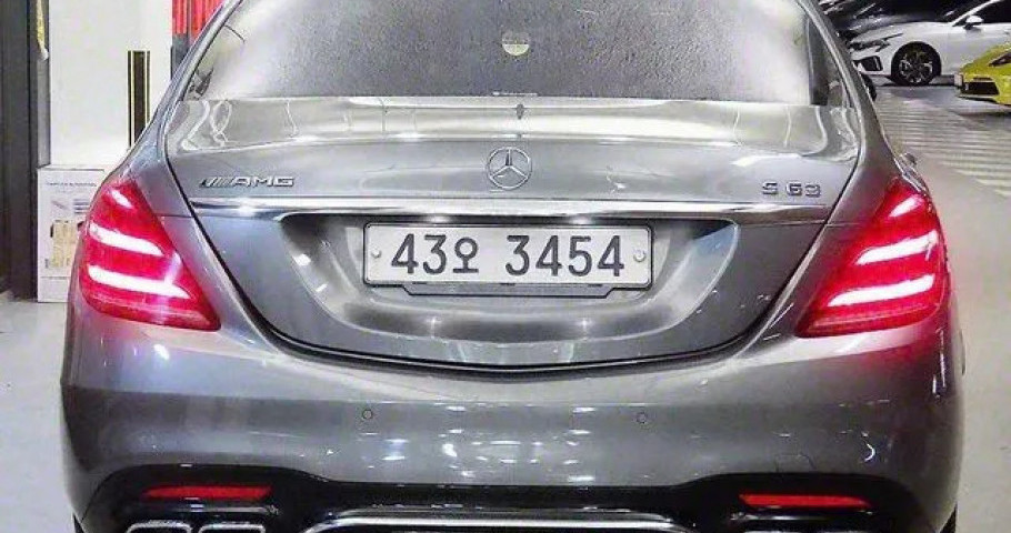 Mercedes-Benz S-Class 