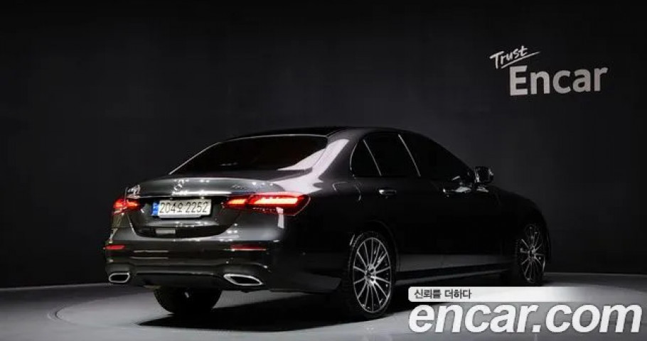 Mercedes-Benz E-Class 