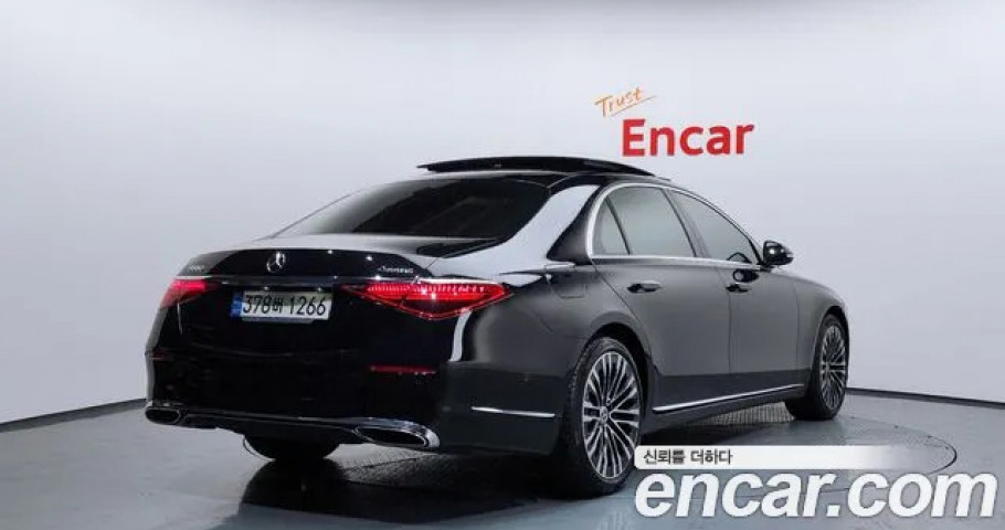 Mercedes-Benz S-Class 
