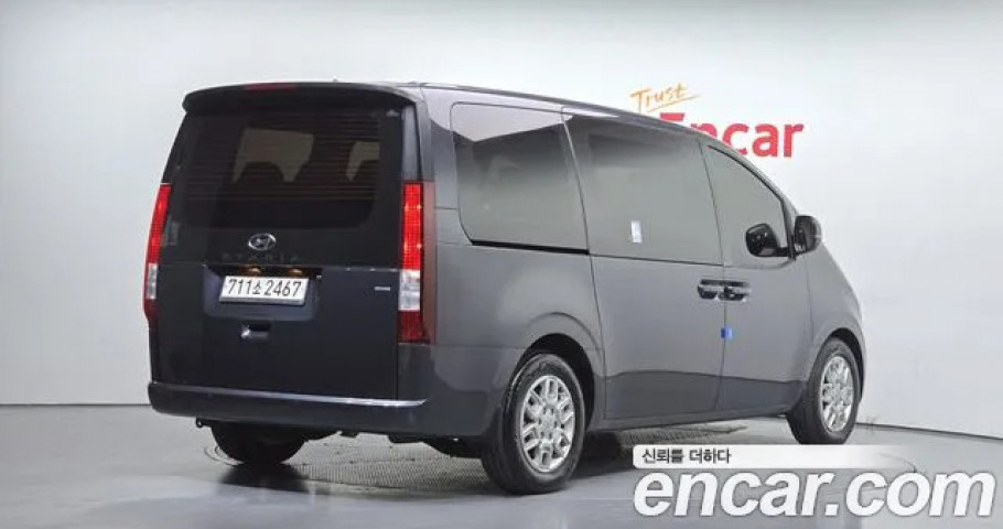 Hyundai Staria 