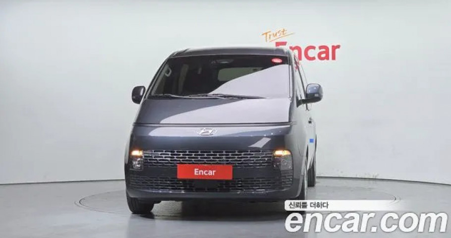 Hyundai Staria 