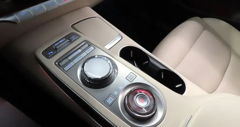 Genesis Gv70 
