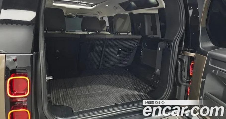 Land Rover Defender 