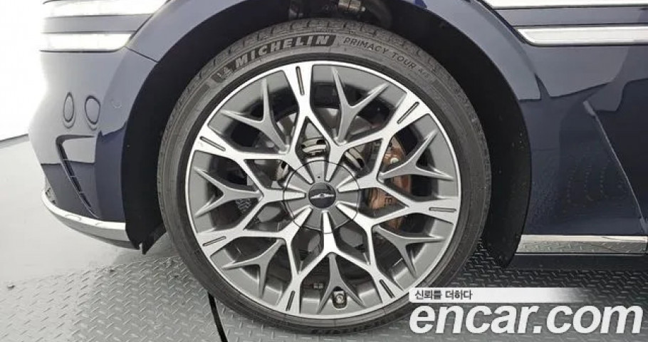 Genesis G90 