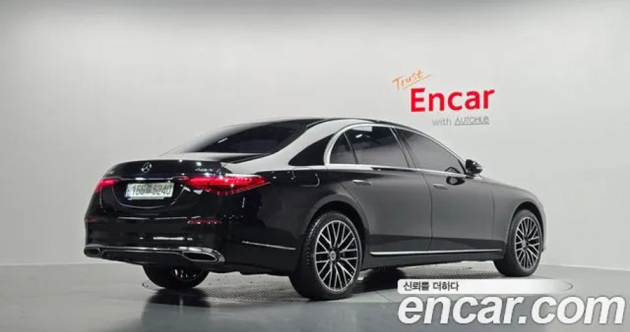 Mercedes-Benz S-Class 