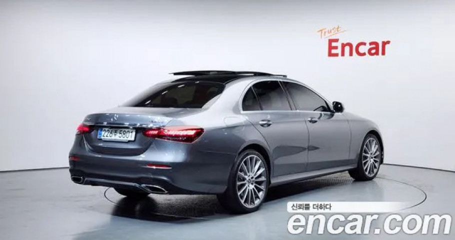 Mercedes-Benz E-Class 