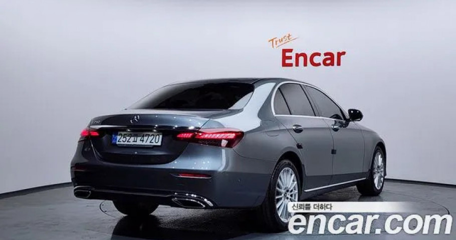 Mercedes-Benz E-Class 