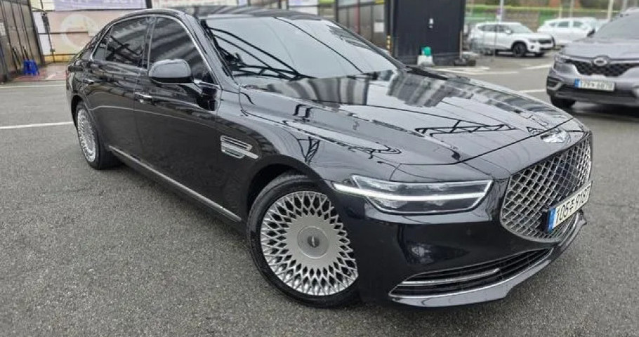 Genesis G90 