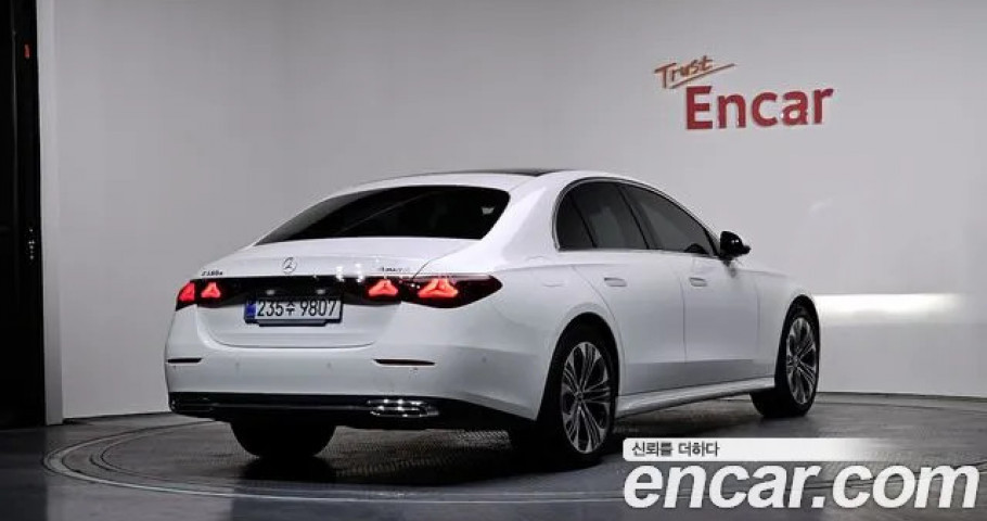 Mercedes-Benz E-Class 