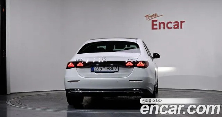 Mercedes-Benz E-Class 