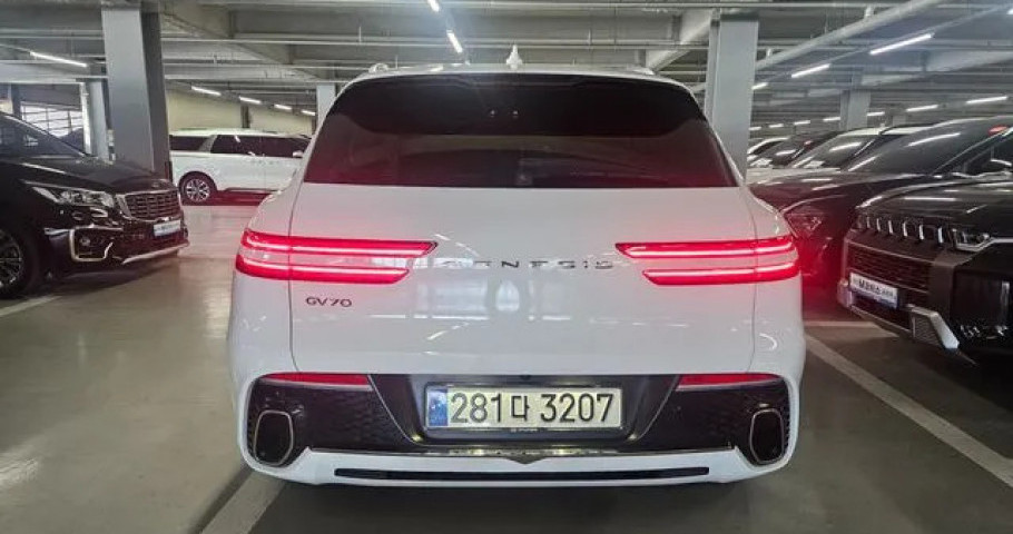 Genesis Gv70 