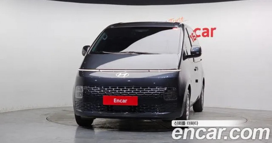 Hyundai Staria 