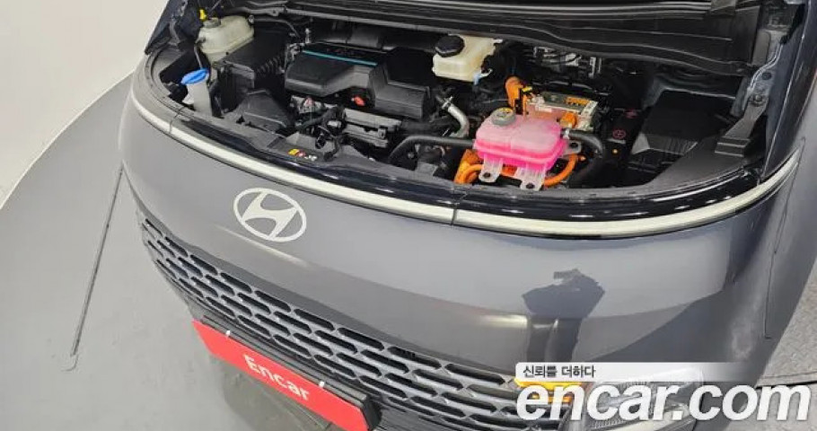 Hyundai Staria 