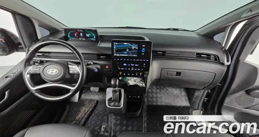 Hyundai Staria 