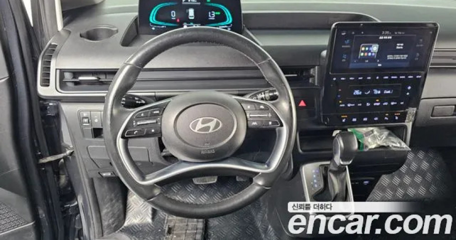 Hyundai Staria 