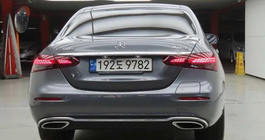 Mercedes-Benz E-Class 
