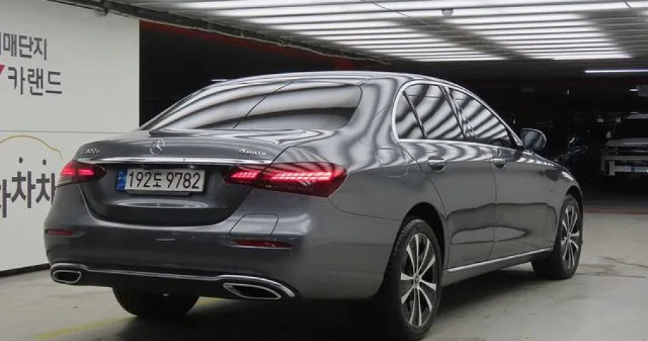 Mercedes-Benz E-Class 