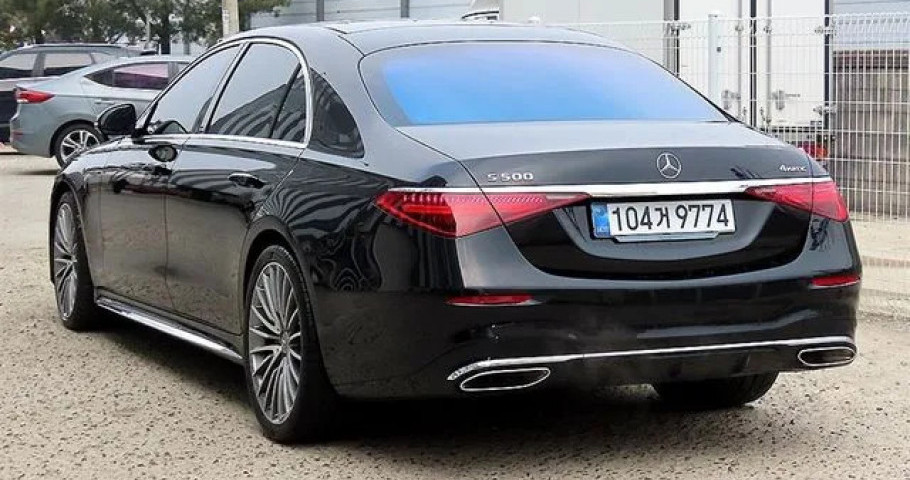 Mercedes-Benz S-Class 