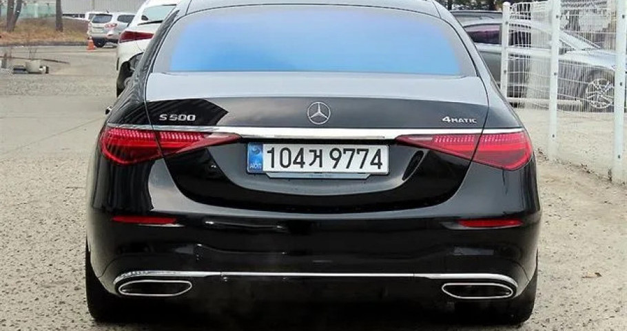 Mercedes-Benz S-Class 