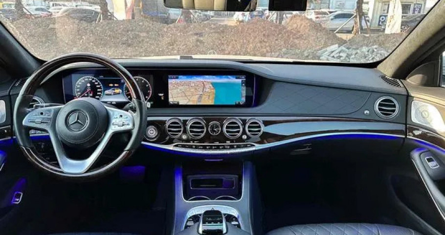 Mercedes-Benz S-Class 