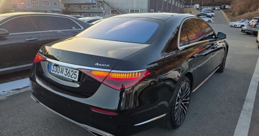 Mercedes-Benz S-Class 