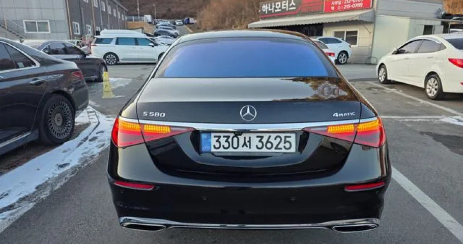 Mercedes-Benz S-Class 