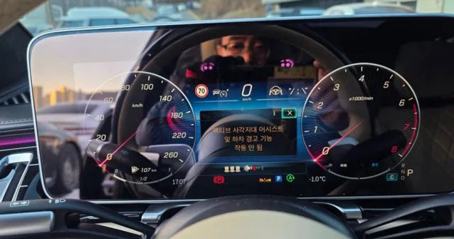 Mercedes-Benz S-Class 