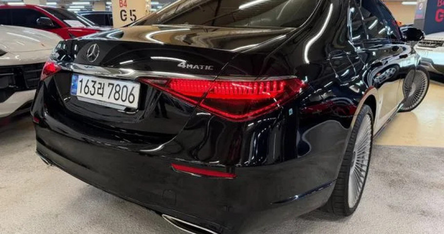 Mercedes-Benz S-Class 