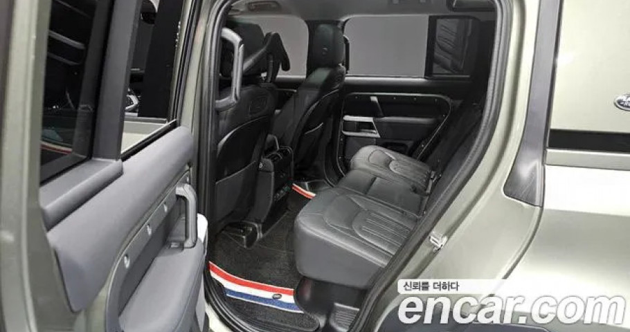 Land Rover Defender 