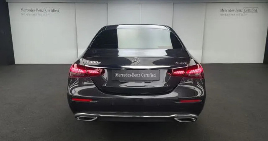 Mercedes-Benz E-Class 