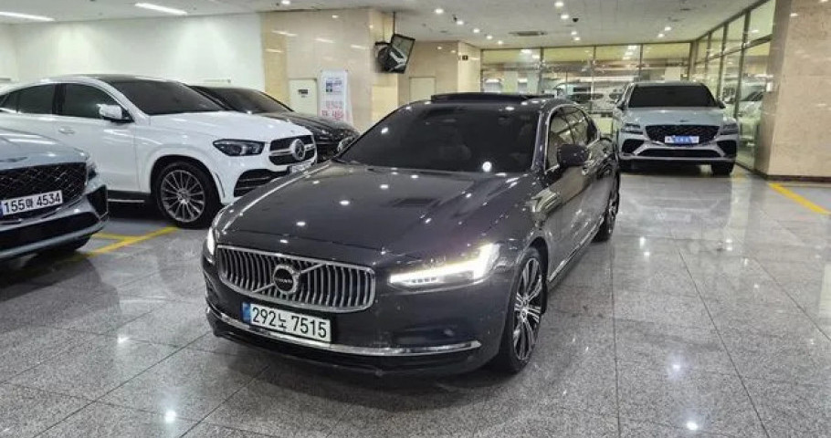Volvo S90 