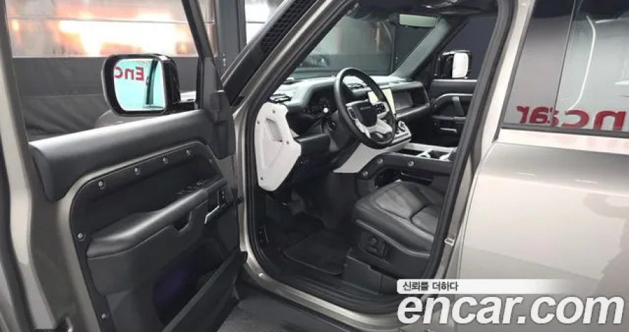 Land Rover Defender 