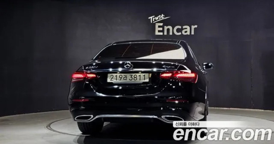 Mercedes-Benz E-Class 