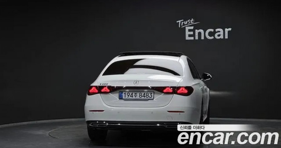 Mercedes-Benz E-Class 