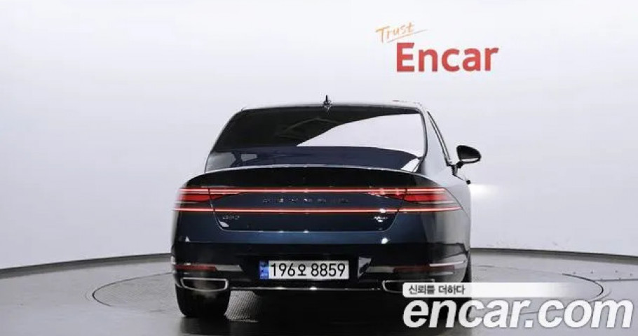 Genesis G90 