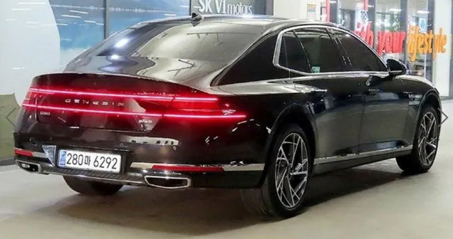 Genesis G90 