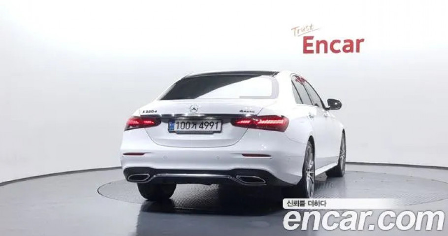 Mercedes-Benz E-Class 