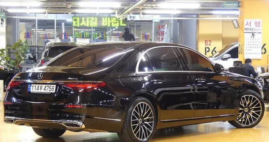 Mercedes-Benz S-Class 